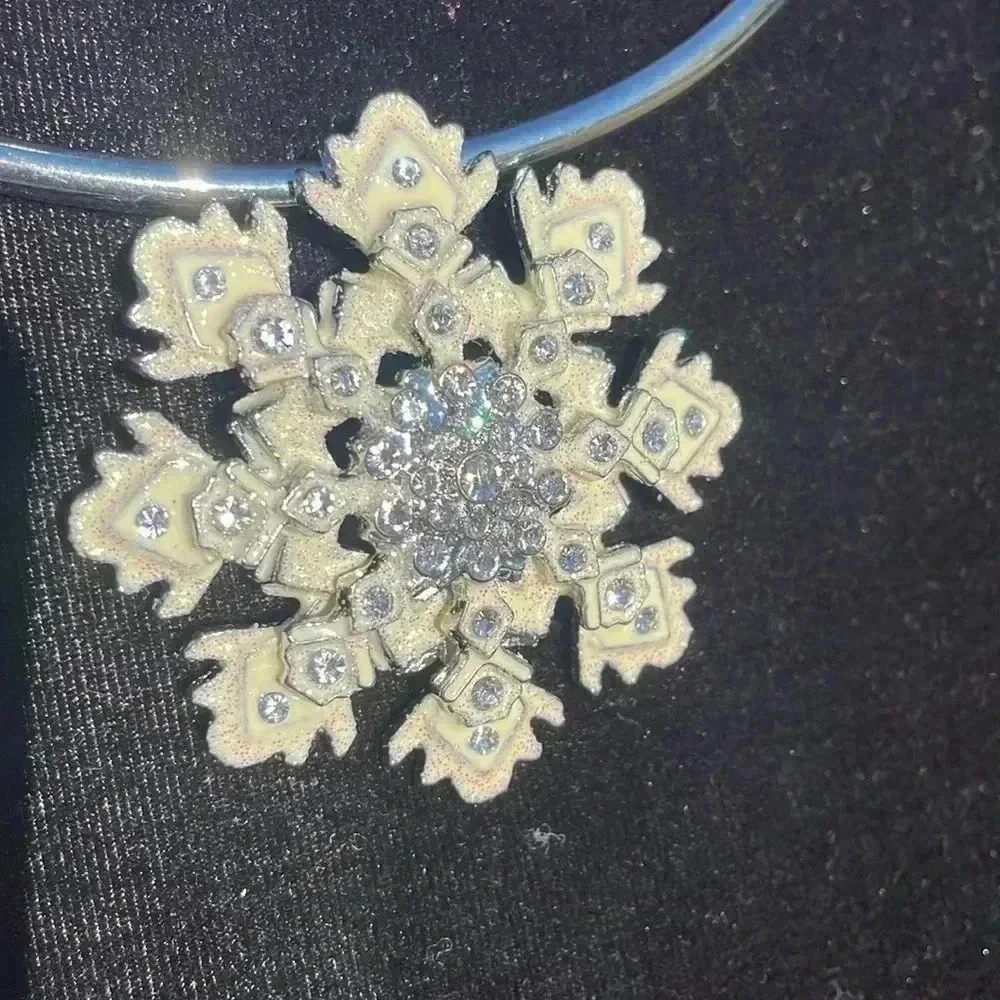 Lauren Spencer pretty snowflake